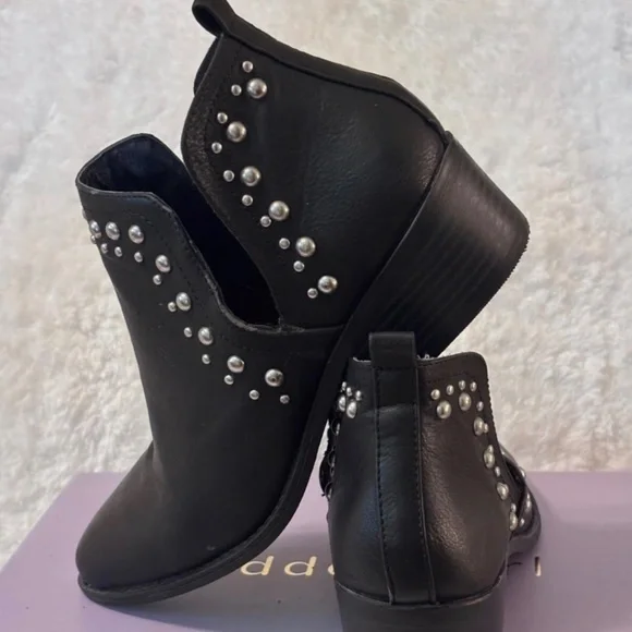 Madden Girl Black Studded Ankle Bootie Sz 8 - Picture 1 of 10